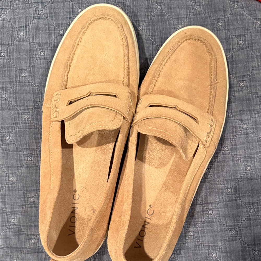 Vionic Women's Tan Suede Loafers
